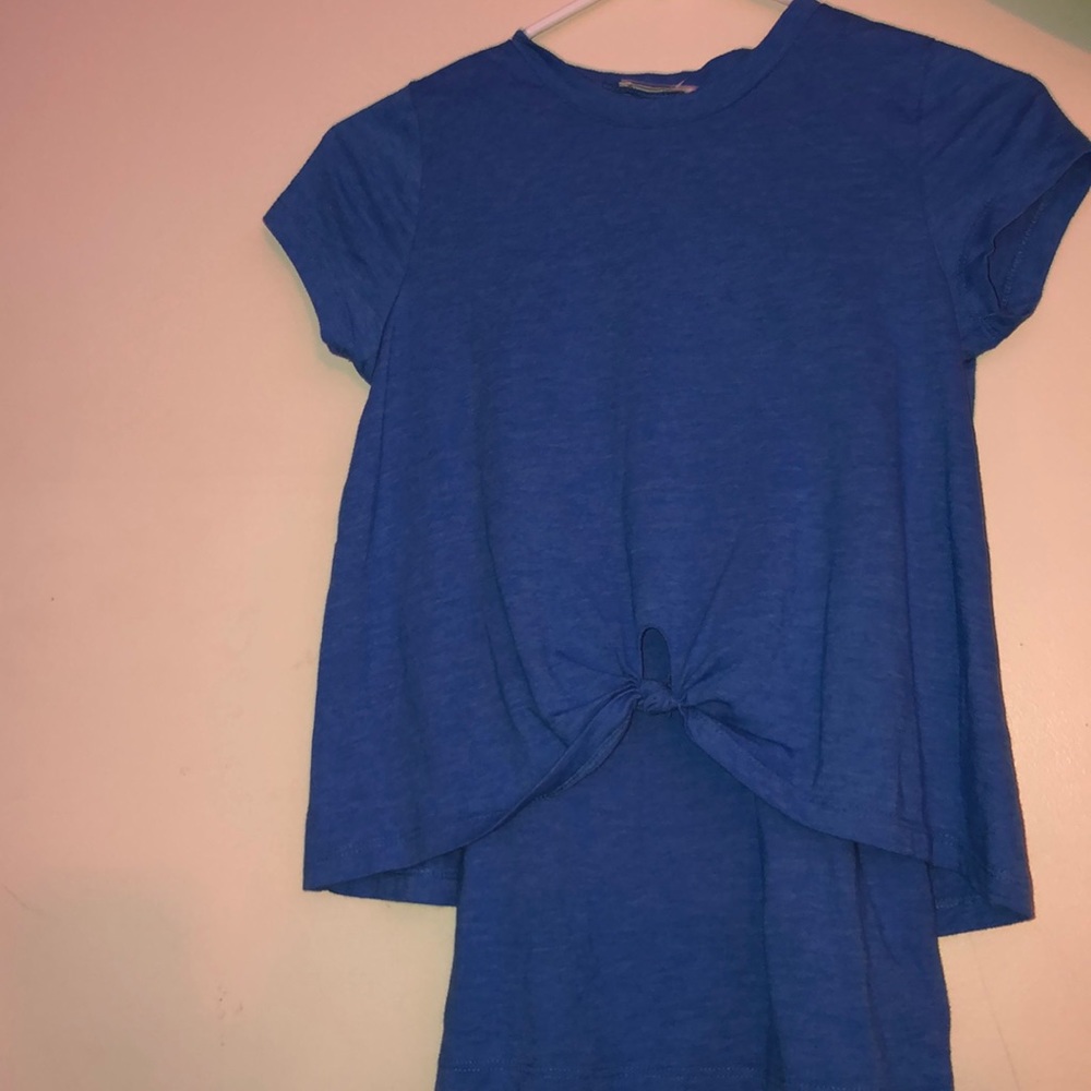 Cute shirt with knot in the front and tank under